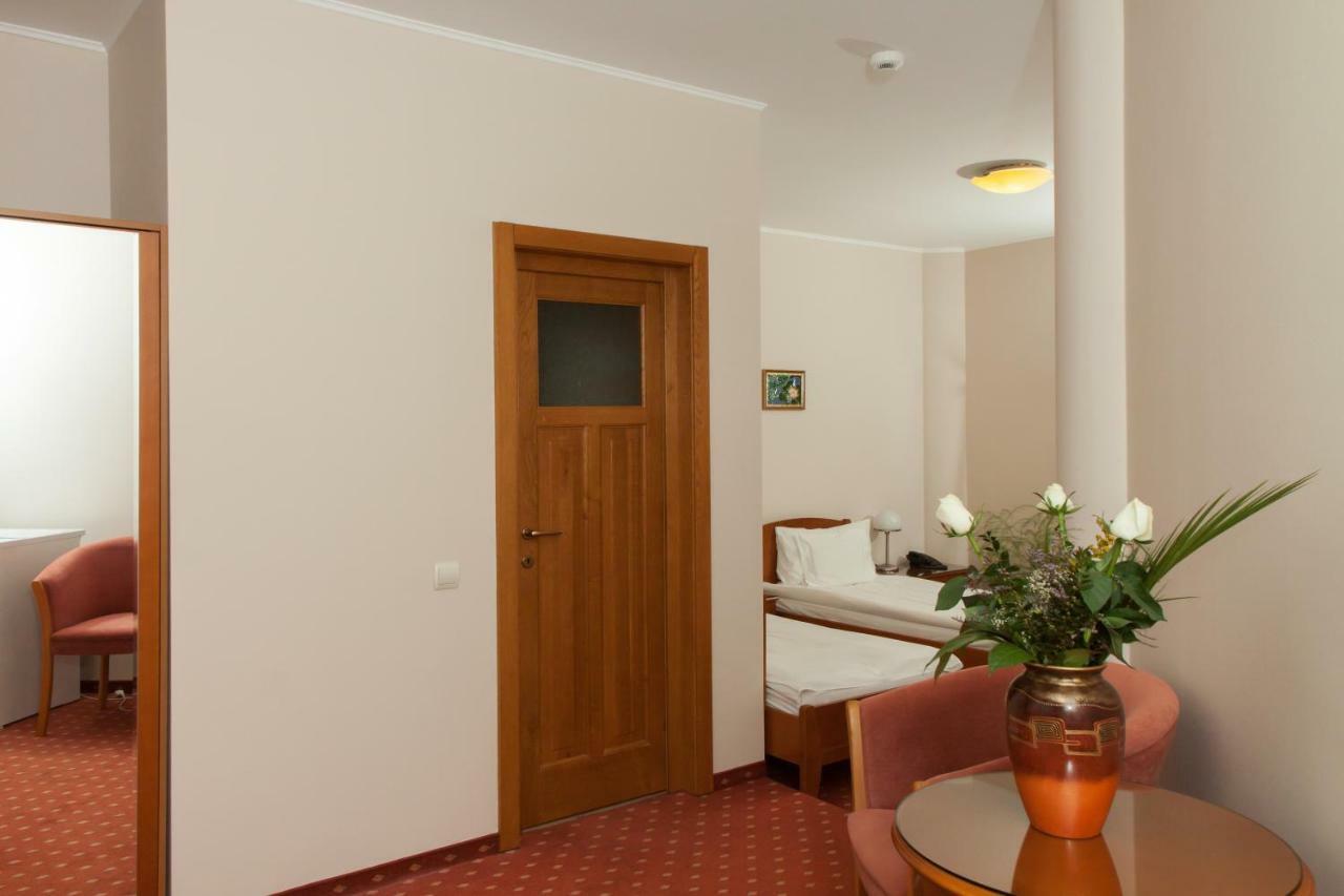 Hotel Hermes Alba Iulia Extérieur photo